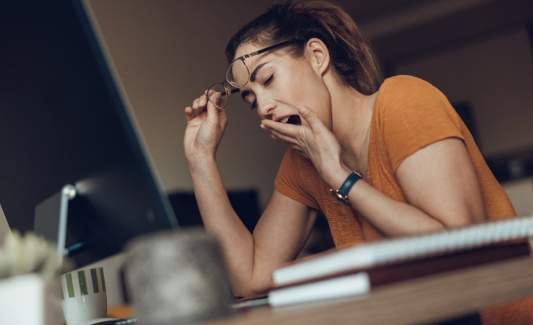 Fadiga persistente e rigidez matinal prolongada